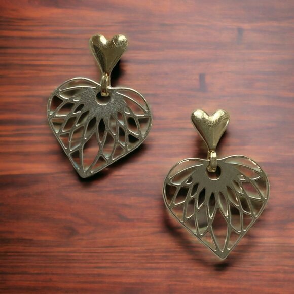 Vintage 90s Trifari Earrings Gold Tone Filigree Dangle‎ Heart Earrings - Picture 1 of 4